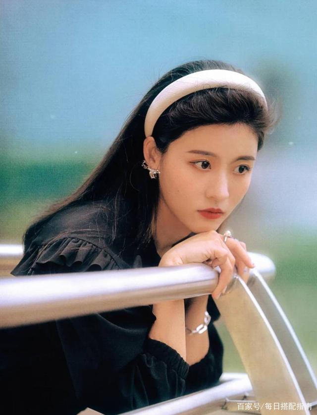 这才是适合中年女性的穿搭，简约高级又耐看，轻松甩掉“老气感”