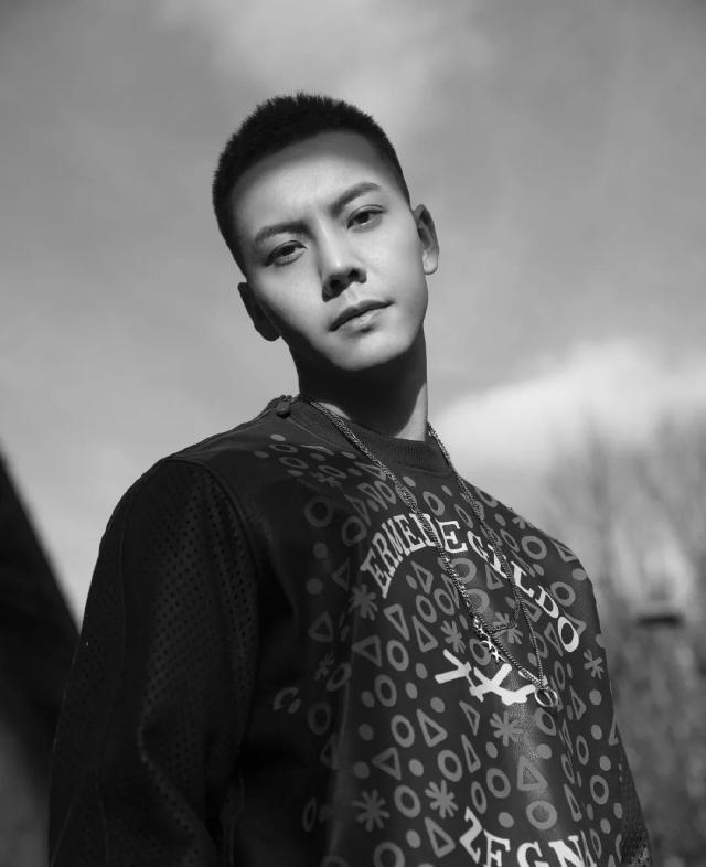 陈伟霆：自己动手剪寸头，你敢吗？网友：颜值就是任性