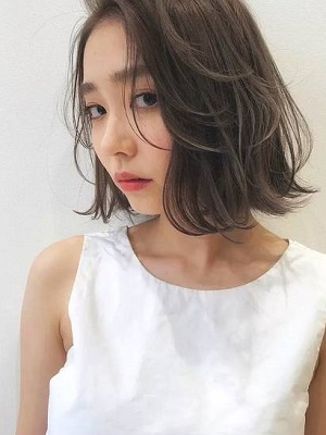 齐脖短发烫发减龄发型  甜美又俏皮