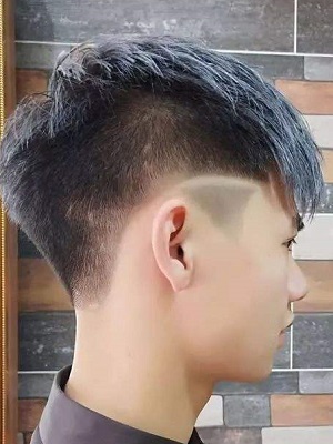 夏季有哪些好看的男生发型  2022潮流男生发型图片