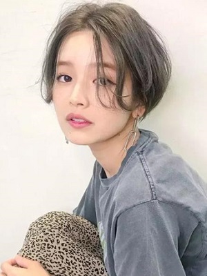 秋季女生发型什么样的  ​2022流行发型清纯又减龄
