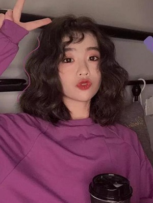 秋季女生发型什么样的  ​2022流行发型清纯又减龄
