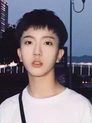 男生夏季短发发型  2022短发男生清爽发型