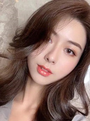 齐肩烫发发型2022减龄图片  短发烫发女生最新发型