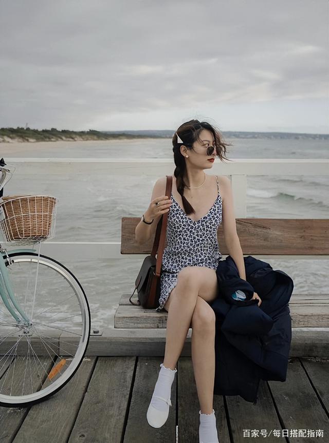 夏天穿衣没灵感？学学这位博主的穿搭思路，显身材又有气质！
