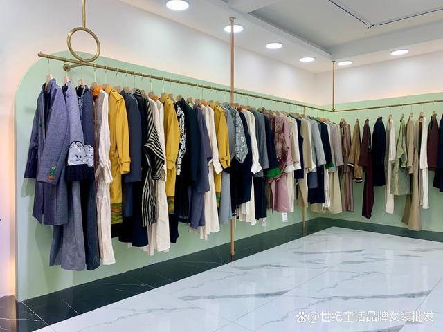 一二线品牌女装尾货进货渠道怎么找批发货源？