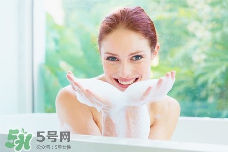 冬天洗澡水温60度行吗？60度的水可以洗澡吗？