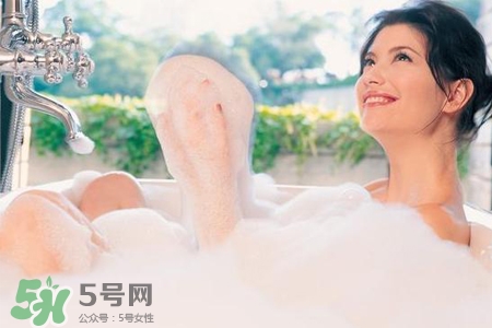 冬天洗澡水温60度行吗？60度的水可以洗澡吗？