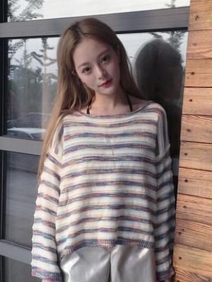 春夏季最流行的女生发型  直发长发发型图片