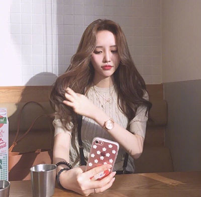 超美长卷发女生发型图片 一起留长发吧