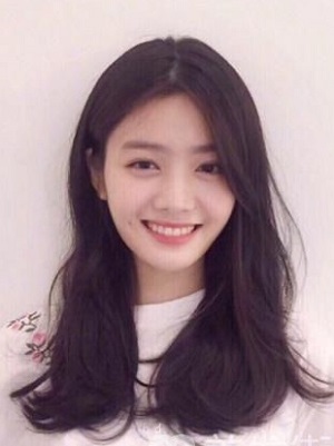 女生烫发发型  减龄又显气质的气垫烫发型图片大全