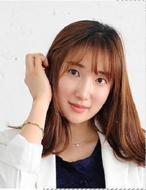 春夏季最流行的女生发型  直发长发发型图片