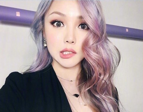 染个泛紫感的长卷发款款都俱温柔 看起来太凶是你没选对发色