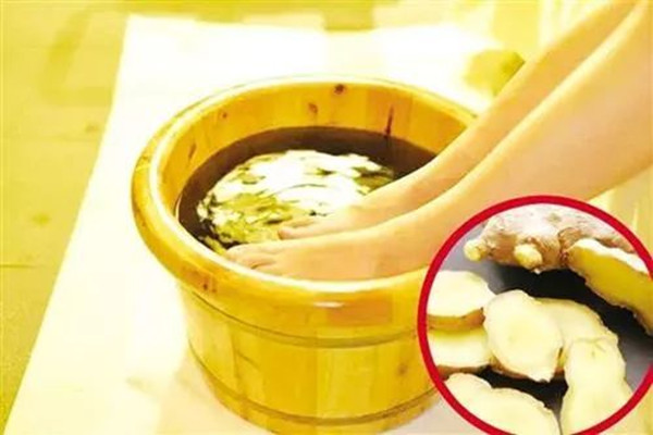 为什么泡脚可以消除水肿 泡脚加什么好