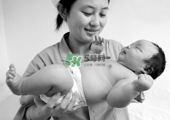 巨大儿的标准 巨大儿只能剖腹产吗