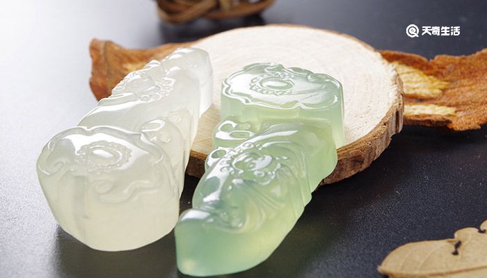 独龙玉和翡翠的区别 独龙玉和翡翠的区别是什么 