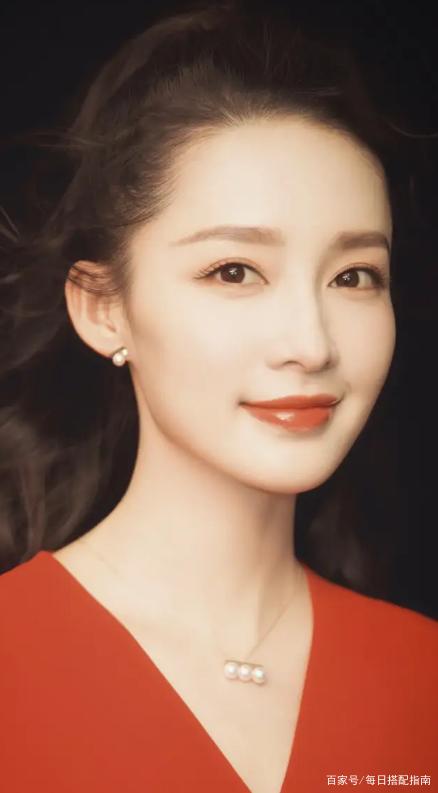 讲真，李沁从“闺门旦”变成女演员，真的有些可惜了！