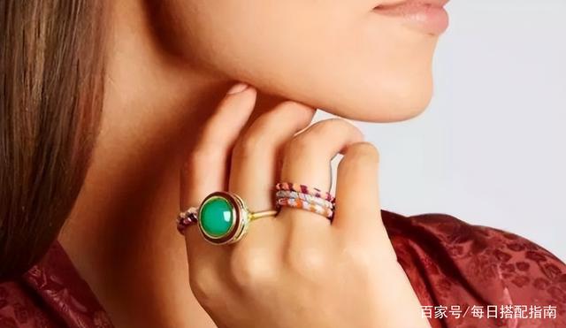 不管什么年纪的女人，戴配饰建议避开这“3种”，显老又显土
