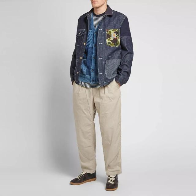 工装风盛行，潮流达人喜欢穿Chore Coat，这件外套成为时尚圈的宠儿