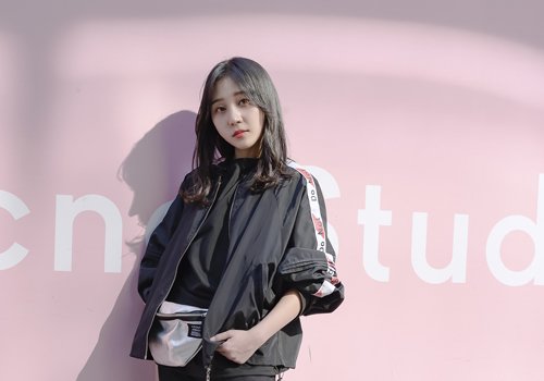 长脸女生烫头好看与否关键在刘海的选择 百变刘海搭长卷发修颜减龄