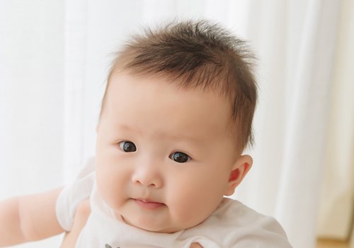 六七个月男宝宝怎样剃头好看 初夏男婴儿简单个性的短发造型