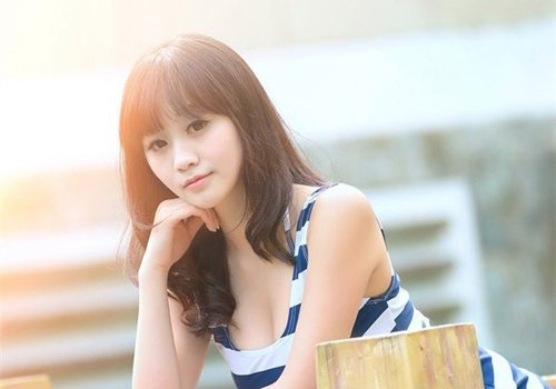 长脸女生烫头好看与否关键在刘海的选择 百变刘海搭长卷发修颜减龄