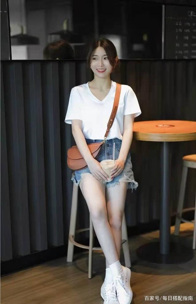 看完这位时尚博主的穿搭，你就明白：身高不是小个子女生变时尚的阻碍