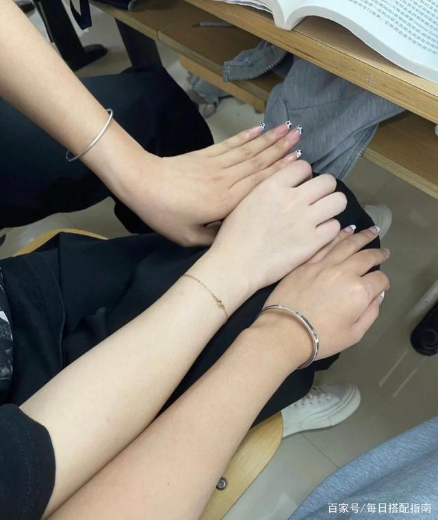 坚持每天涂身体乳和不涂的女人，皮肤有什么不一样