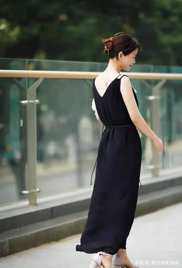 看完这位时尚博主的穿搭，你就明白：身高不是小个子女生变时尚的阻碍