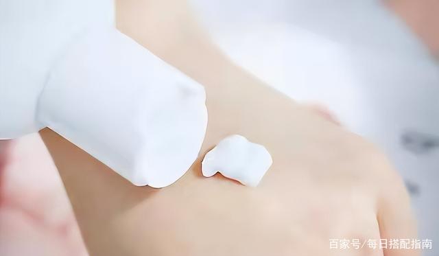 坚持每天涂身体乳和不涂的女人，皮肤有什么不一样