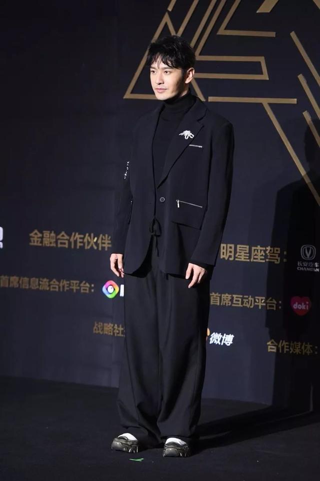 42岁黄晓明热衷这4款发型，演绎不同帅气风格！