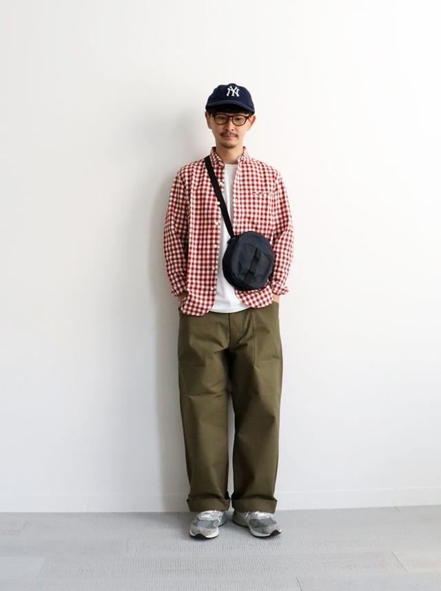 军绿色裤子真实用，夏末秋初还可以这样穿，潮男范十足