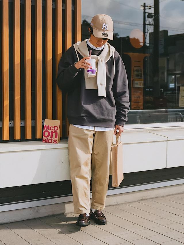 当下穿皮鞋就是“土”？那思路太局限了，看看时尚博主的造型
