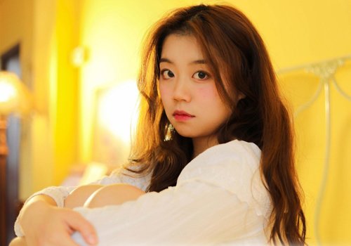 做什么发型显得头发多？烫发是头发少女生最佳选择，比如这几款