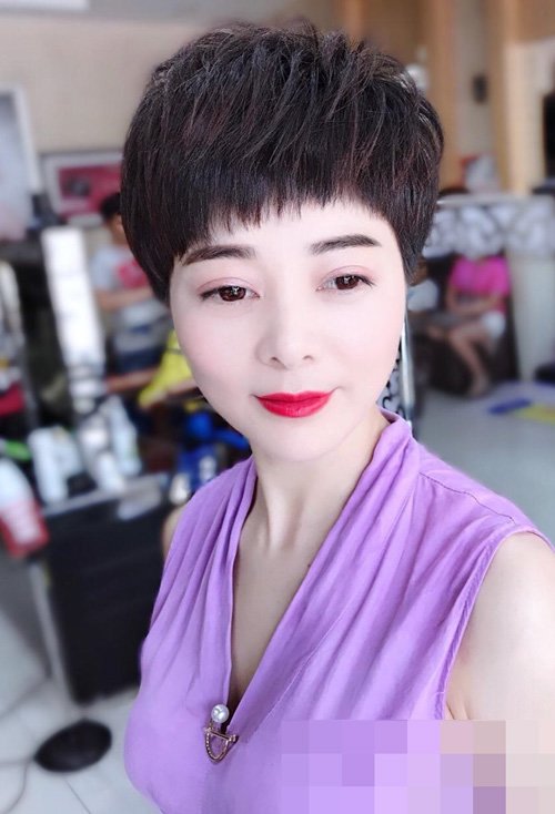 中年女士短发烫发发型图片 高端大气女性卷烫发型