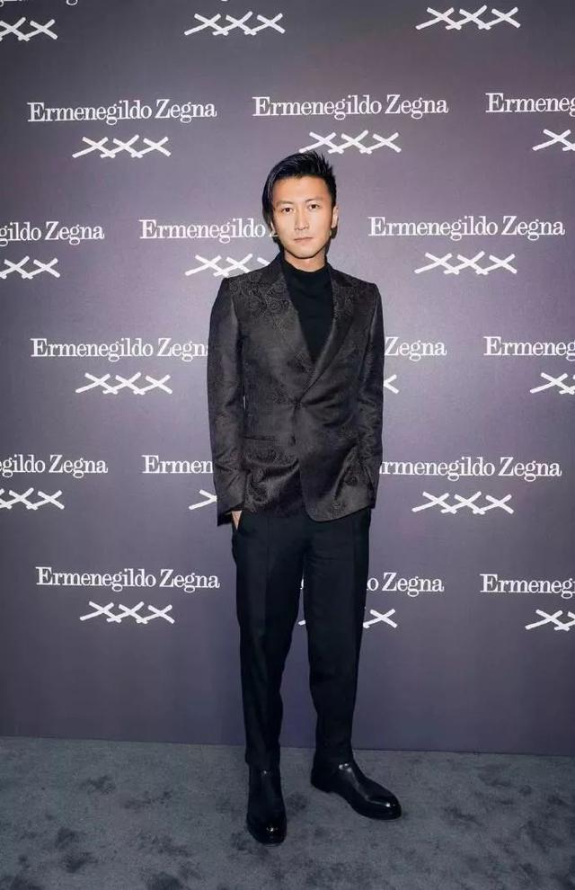 谢霆锋亮相男装周，面对镜头魅力十足，彰显自信和绅士风范