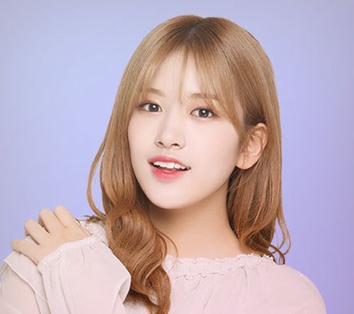 选对刘海颜值UP 今年90后大额头女生热点刘海长卷发pick