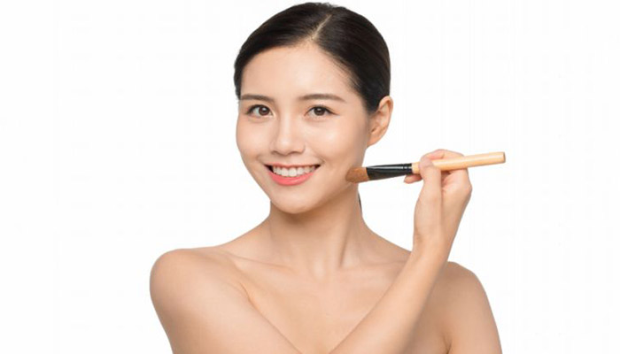 先涂粉底液还是bb霜 粉底液和bb霜的使用顺序 