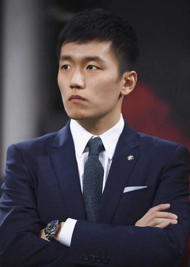 苏宁太子张康阳亮相时装周，身穿1万5千多的夹克