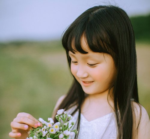 10岁女孩的长发怎么留好看 今年小学女生流行长直发有这几款设计