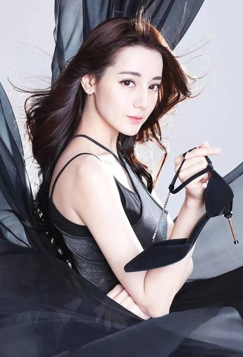 主打甜美可爱的女生长头发图 一定变温柔的卷烫头发造型