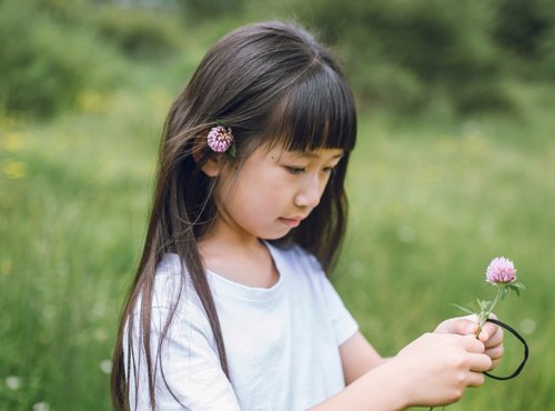 10岁女孩的长发怎么留好看 今年小学女生流行长直发有这几款设计