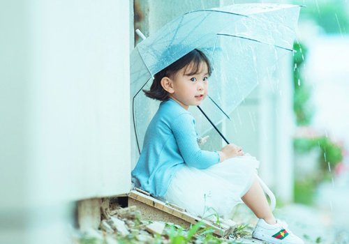 小女孩清甜简约短发造型look 今年最潮的小女孩短发很漂亮