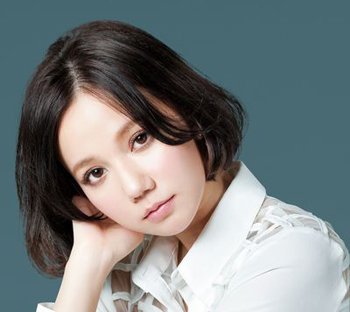 短直发女生可以自己在家烫发吗 掌握卷发棒教程轻松拥有梨花头