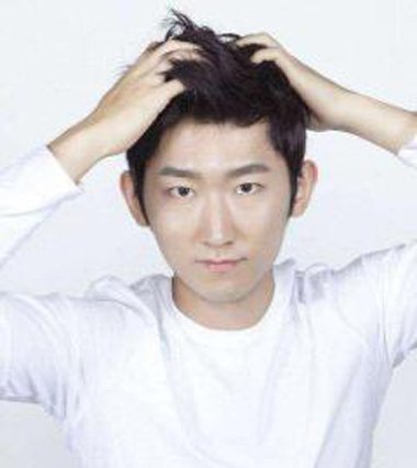 男性脱发是什么原因引起的 男生脱发原因及治疗方法