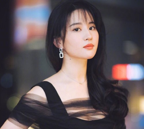 哪种刘海最能显得额头小 一分钟藏起来额头不是非齐刘海不可