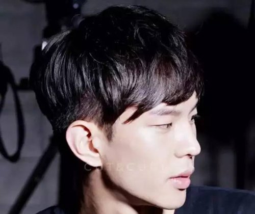 想要又呆又帅男生发型拉你去看西瓜头 男孩剪西瓜头后面也很重要