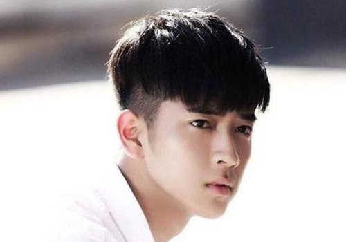 想要又呆又帅男生发型拉你去看西瓜头 男孩剪西瓜头后面也很重要