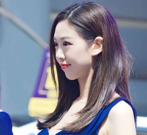 女生韩版圆脸中长发发型 不整容也能修饰圆脸的发型