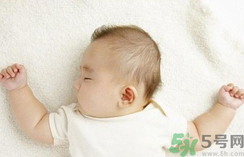 宝宝头睡扁了怎么办？宝宝头睡扁了怎么纠正？